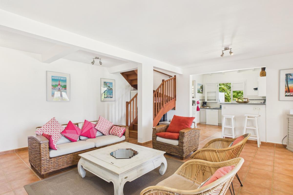 Location villa 6 personnes martinique salon interieur vue cuisine